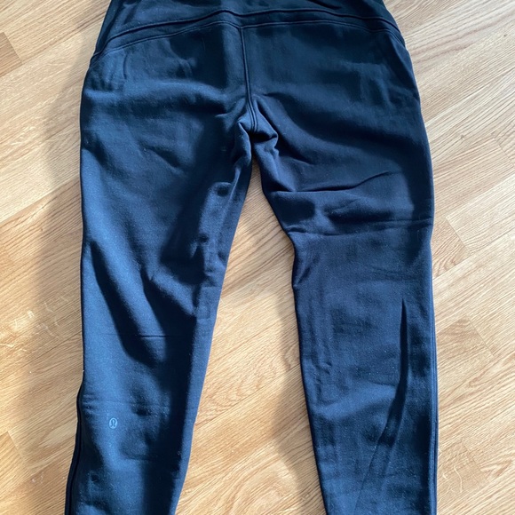 Lululemon jogging pants - Picture 3 of 4